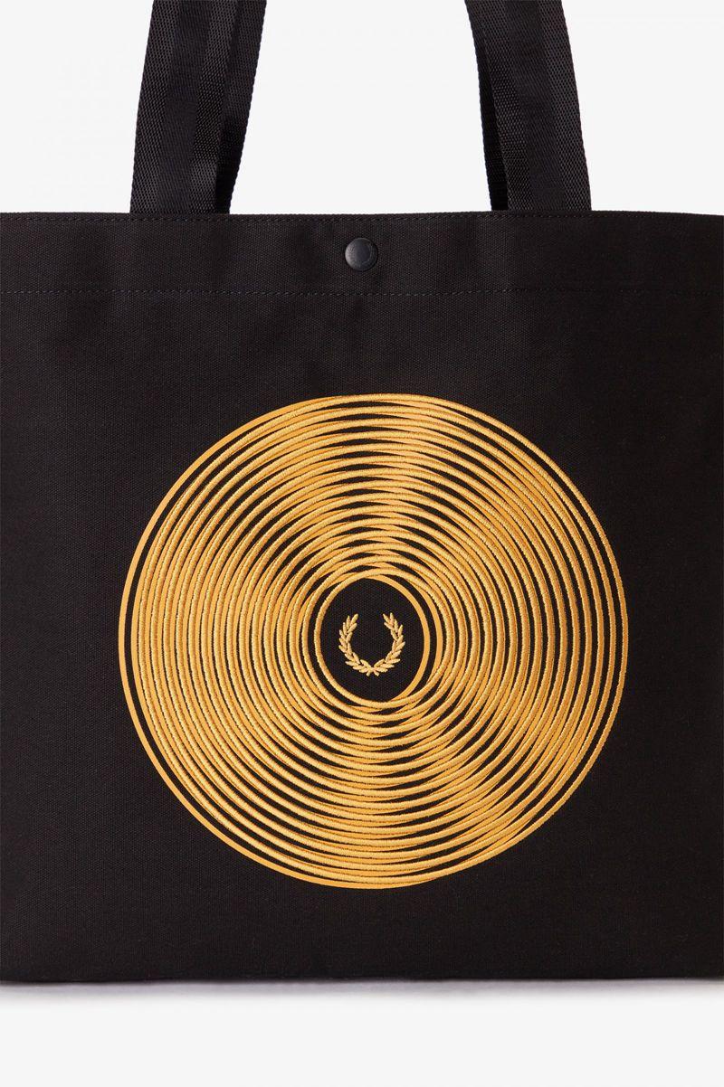 Black Fred Perry Disc Graphic Tote Women's Bags | PH 1813HAPK